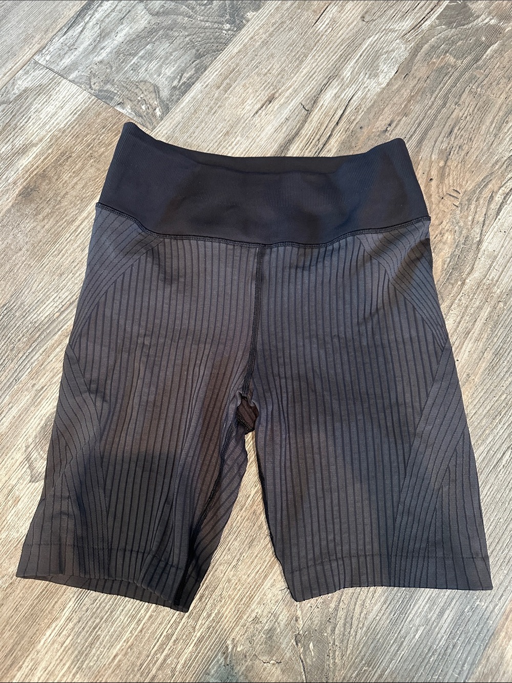 Lululemon Ebb to Street High-Rise Short 8"
Rib Map Black / Graphite Grey